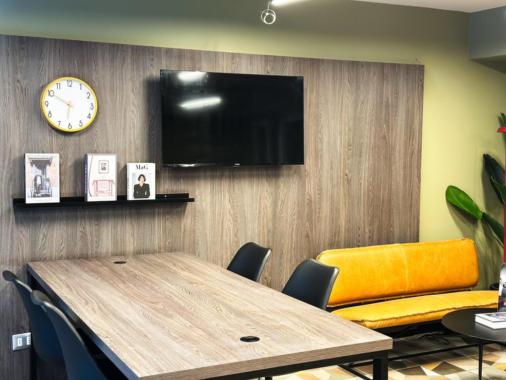Comfort And Connection In Apartamento Santiago